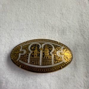 Vintage pin from 1960’s. Good condition. Beautiful statement piece.